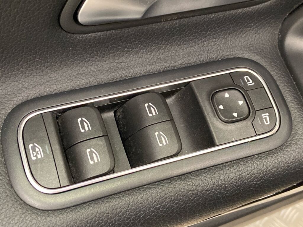 Mercedes-Benz A 2019 Musta