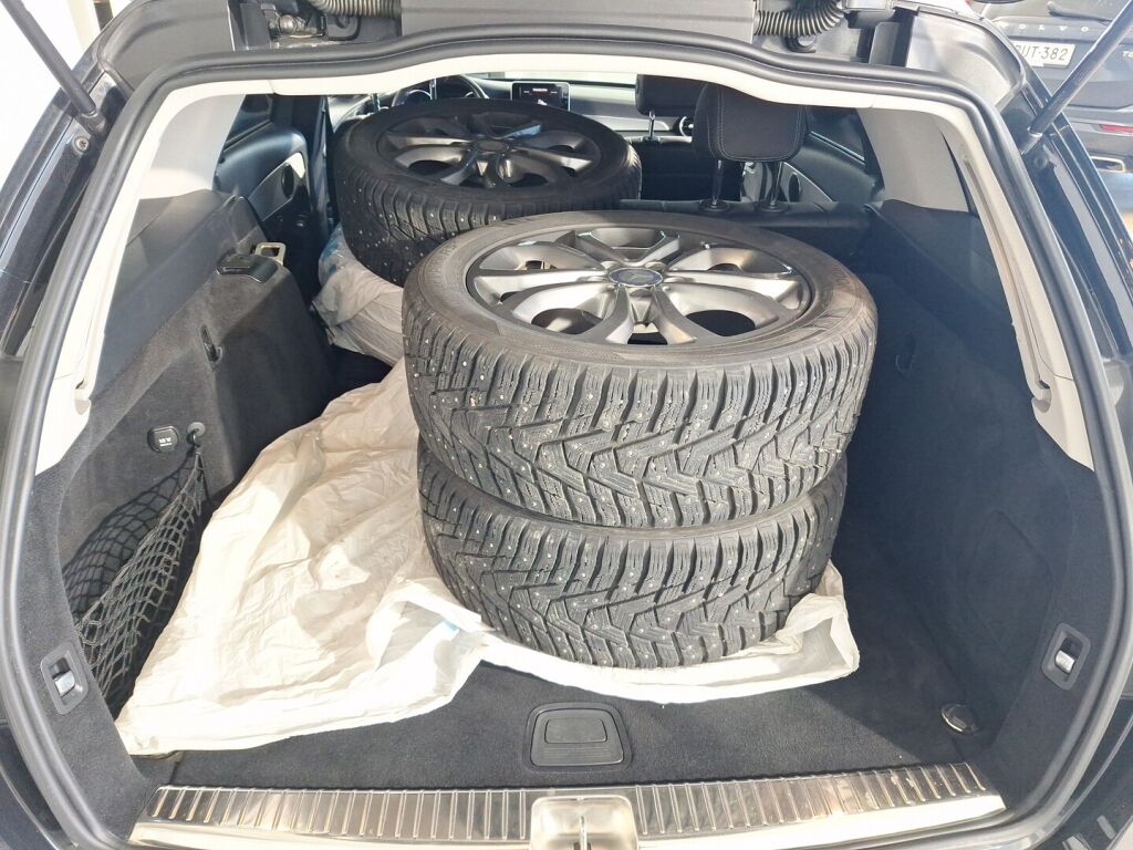 Mercedes-Benz C 2015 Musta