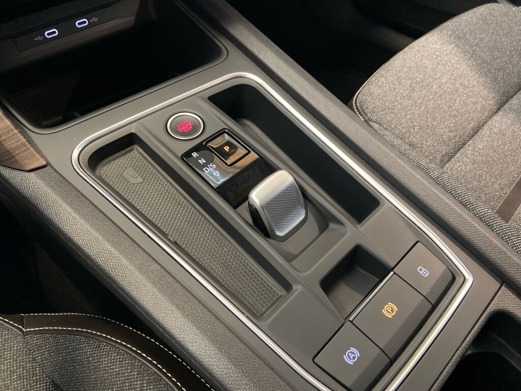 Seat Leon Sportstourer 2021 Valkoinen
