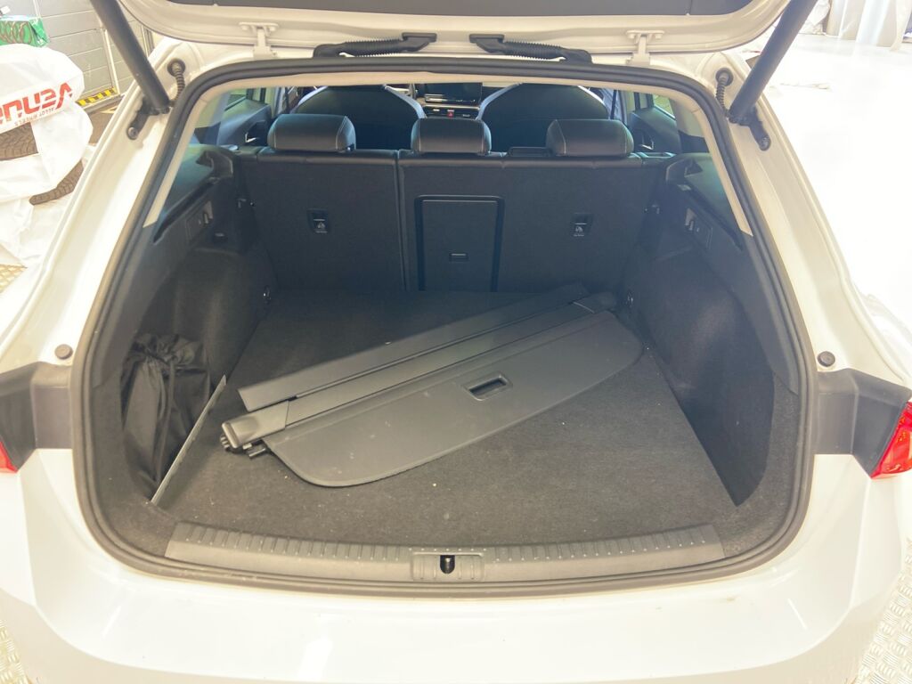 Seat Leon Sportstourer 2021 Valkoinen
