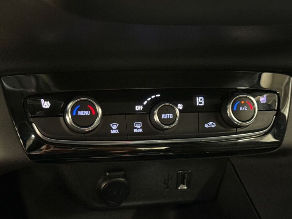 Opel Corsa-e 2021 Punainen