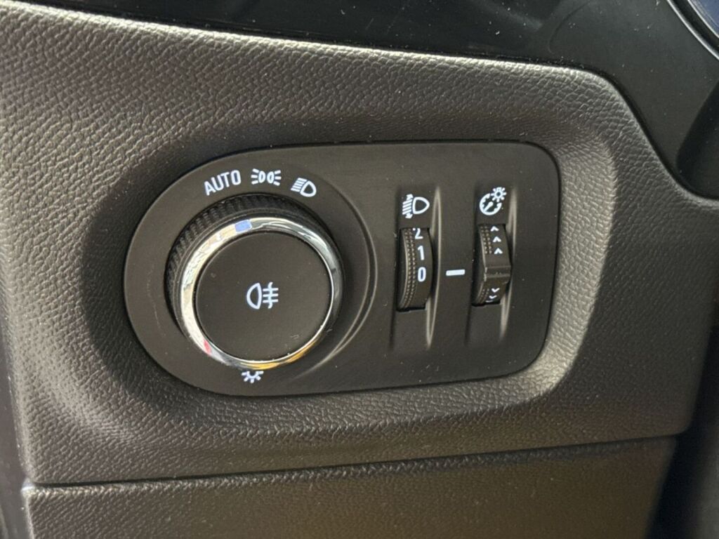 Opel Corsa-e 2021 Punainen