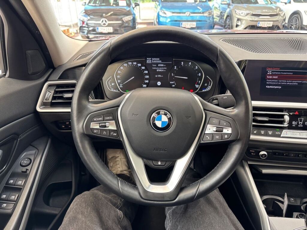BMW 320 2021 Oranssi