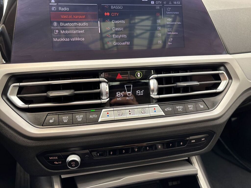 BMW 320 2021 Oranssi