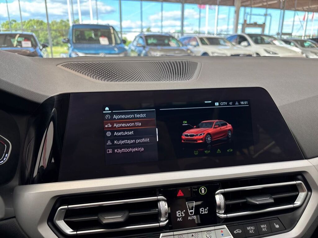 BMW 320 2021 Oranssi