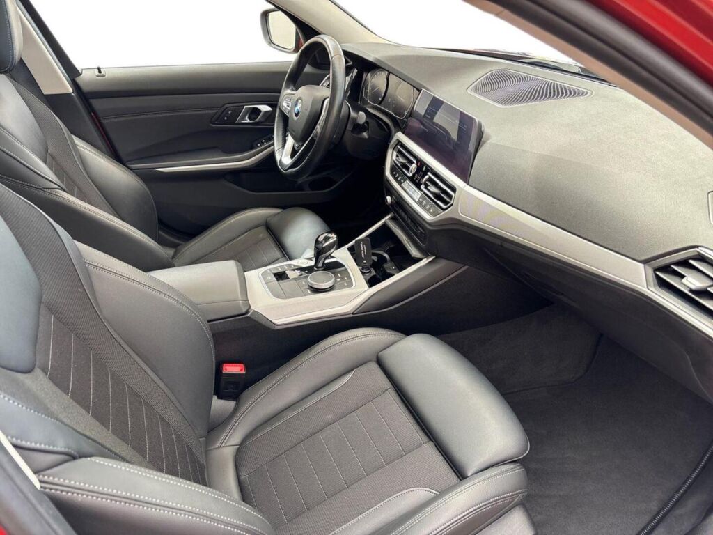 BMW 320 2021 Oranssi