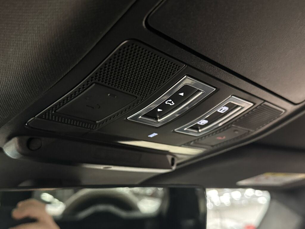 Land Rover Defender 2021 Harmaa