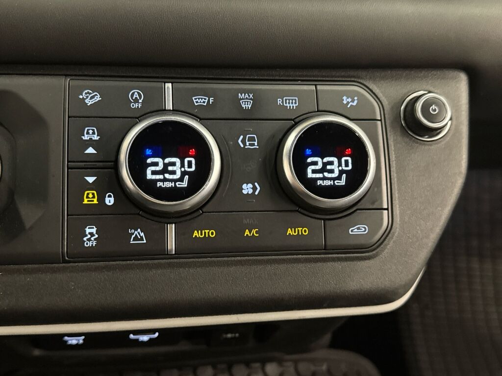 Land Rover Defender 2021 Harmaa