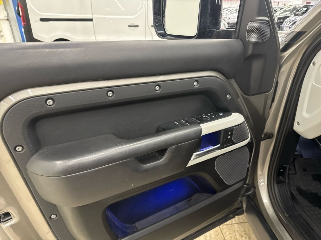 Land Rover Defender 2021 Harmaa