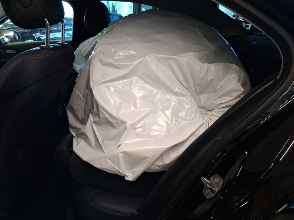 Mercedes-Benz C 2020 Musta