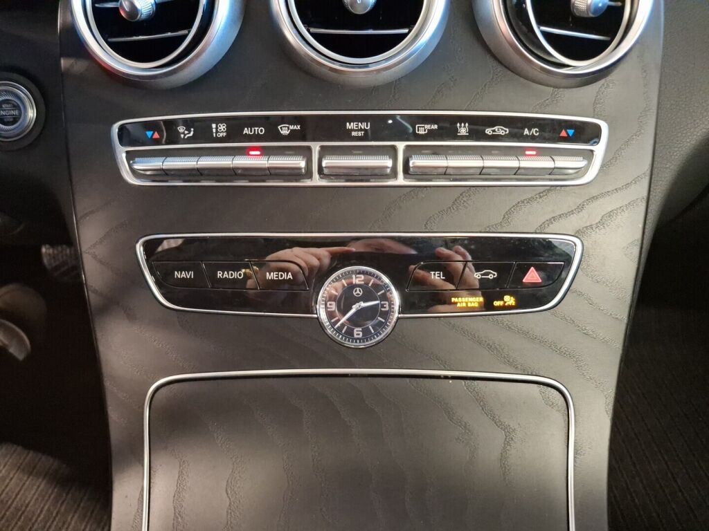 Mercedes-Benz C 2020 Musta