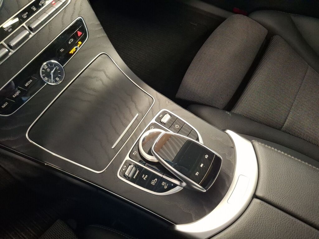 Mercedes-Benz C 2020 Musta