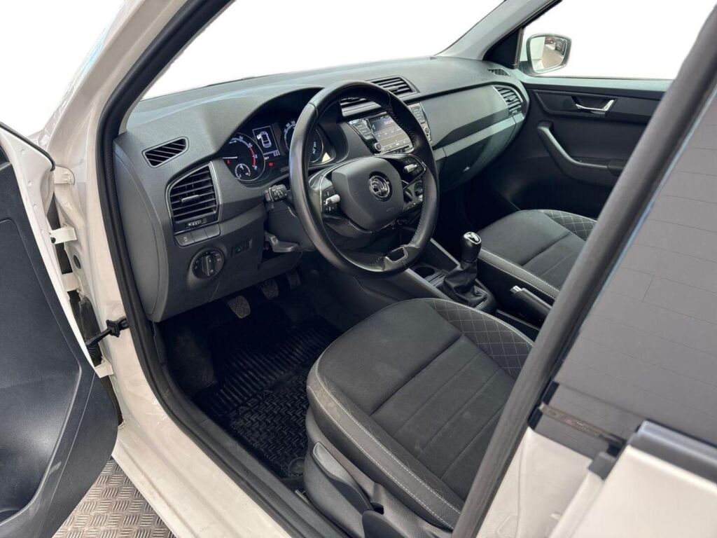 Skoda Fabia 2022 Valkoinen