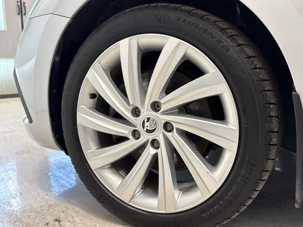 Skoda Octavia 2021 Harmaa