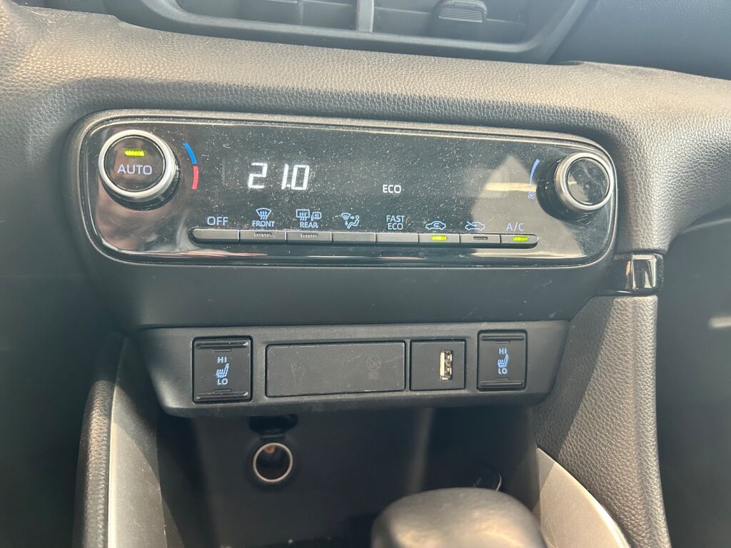 Toyota Yaris 2021 Ruskea (beige)