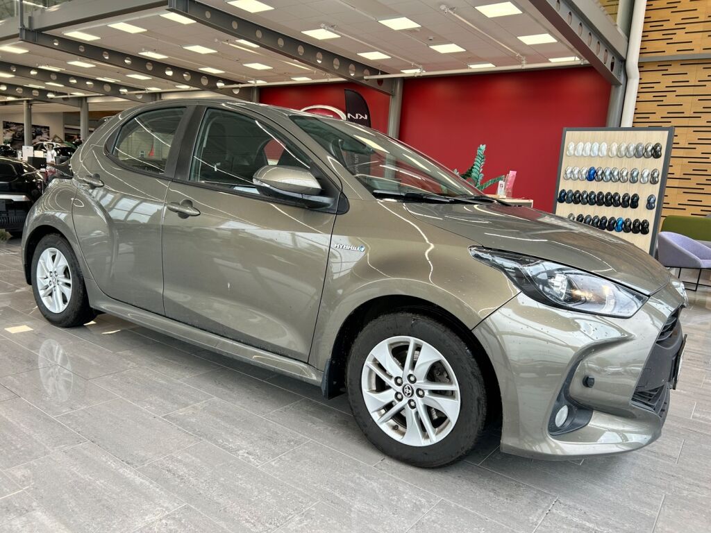 Toyota Yaris 2021 Ruskea (beige)