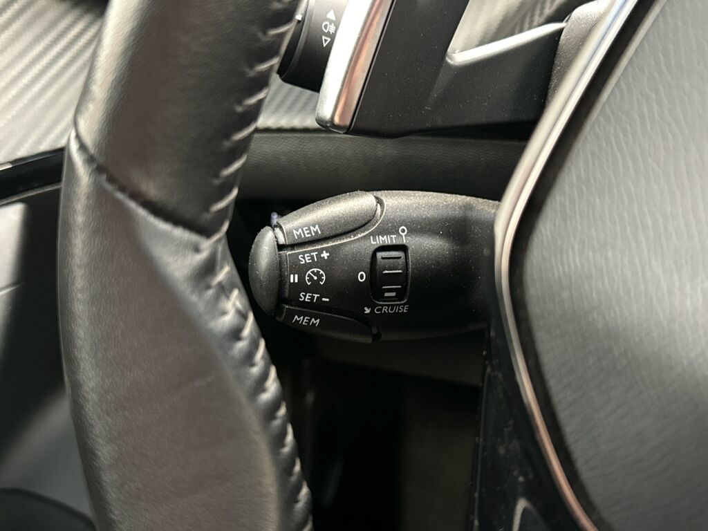 Peugeot 2008 2021 Valkoinen