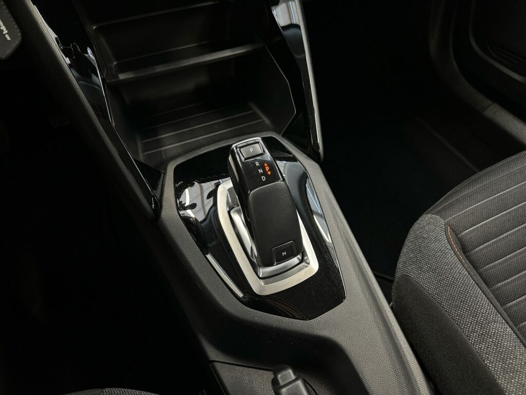 Peugeot 2008 2021 Valkoinen