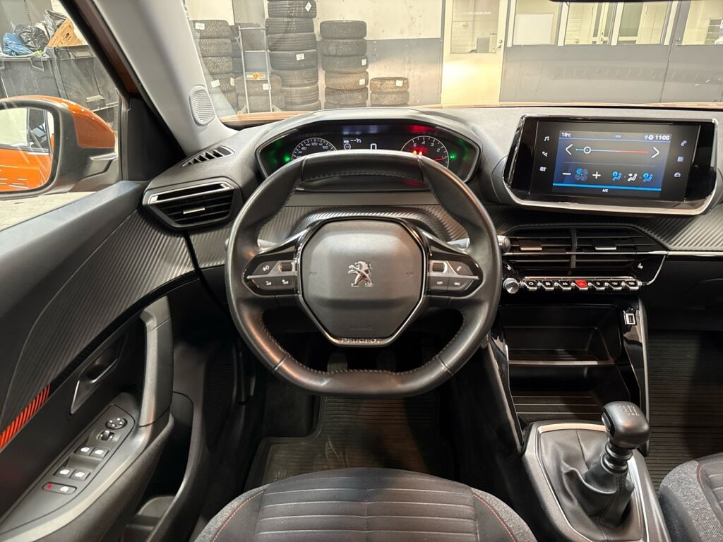 Peugeot 2008 2021 Oranssi