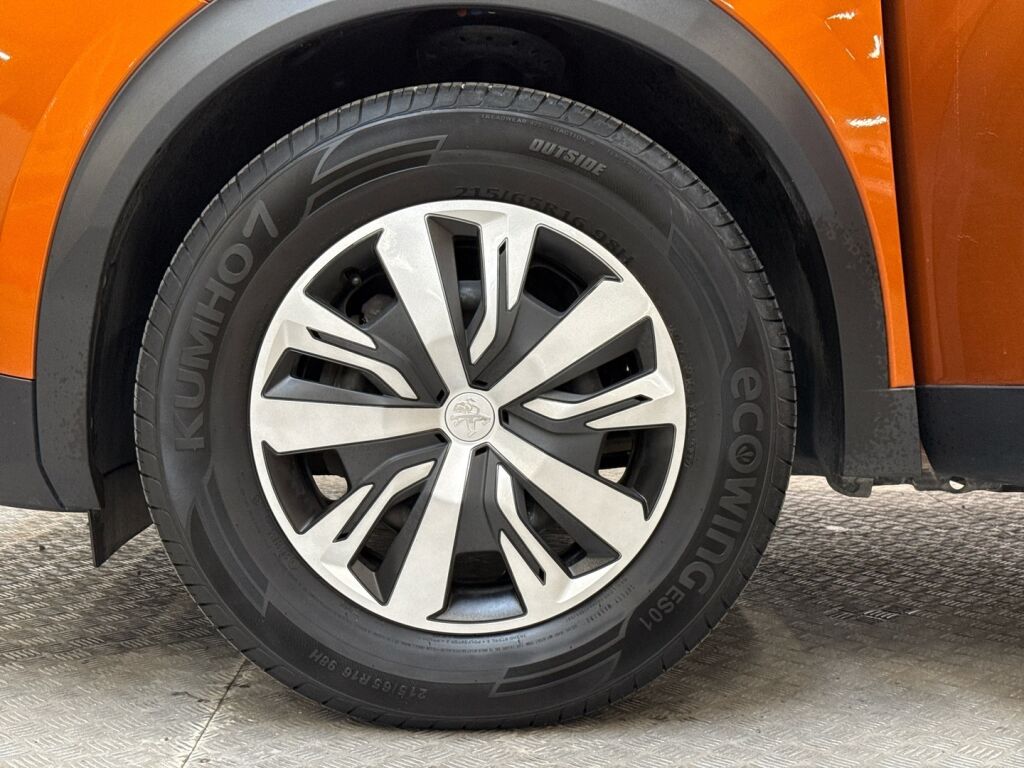 Peugeot 2008 2021 Oranssi