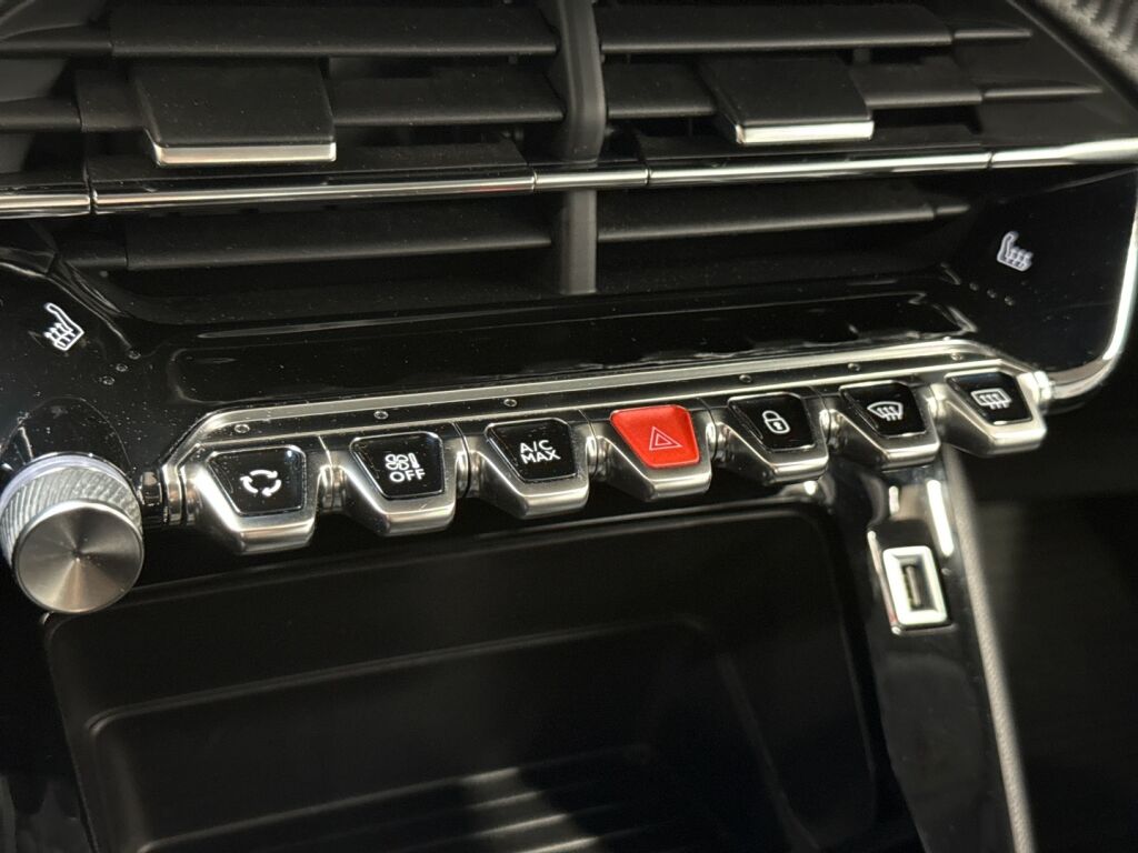 Peugeot 2008 2021 Oranssi