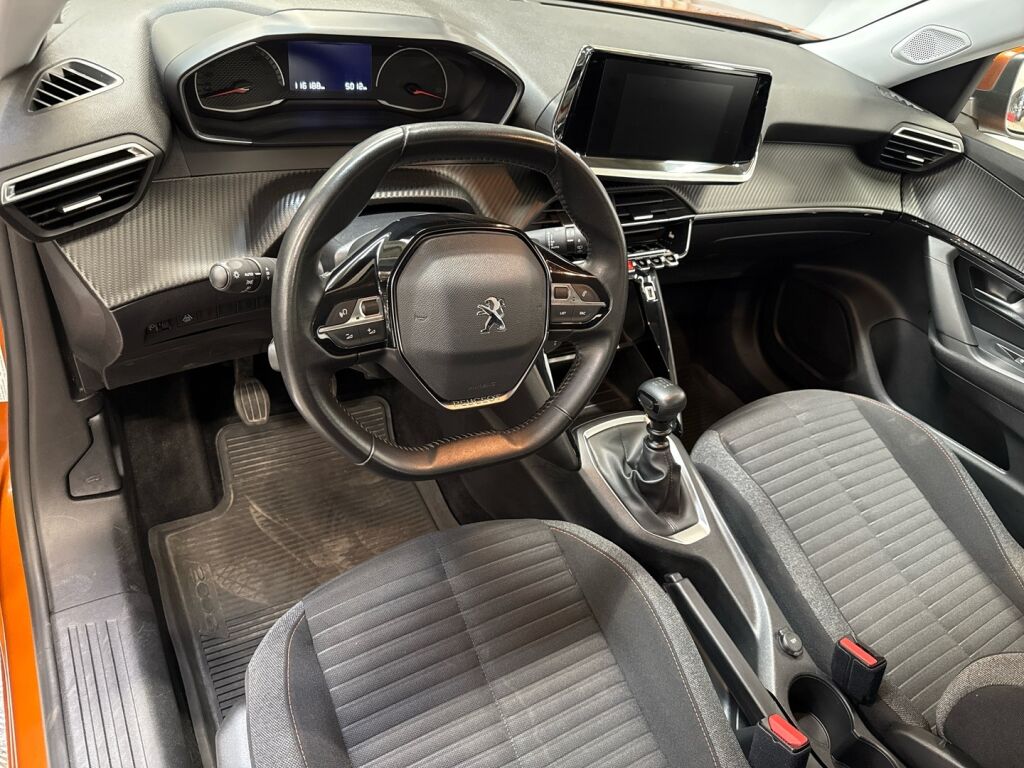 Peugeot 2008 2021 Oranssi