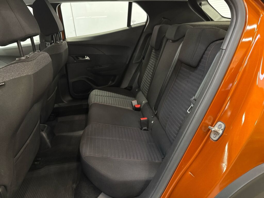 Peugeot 2008 2021 Oranssi