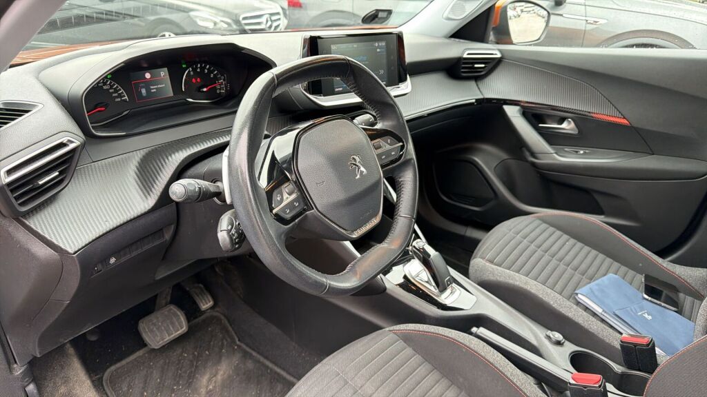 Peugeot 2008 2021 Oranssi