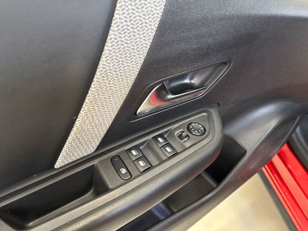 Citroen C4 2021 Punainen