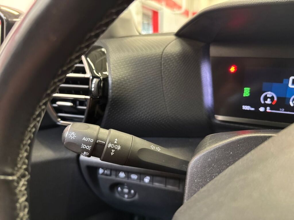 Citroen C4 2021 Punainen