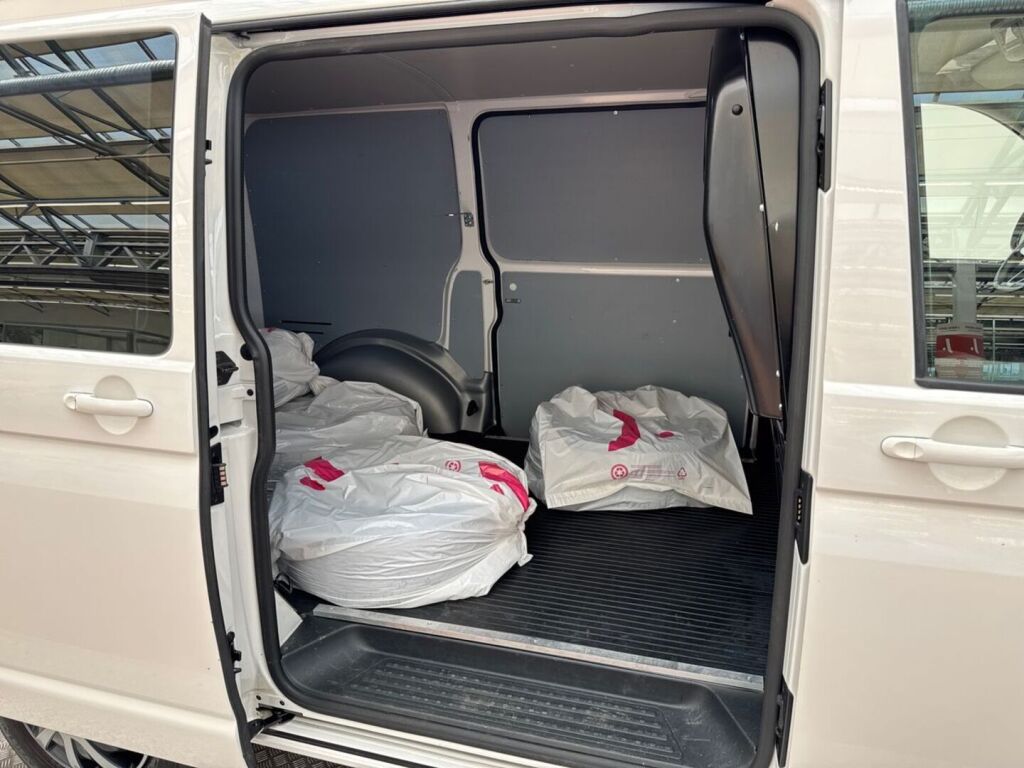 Volkswagen Transporter 2021 Valkoinen
