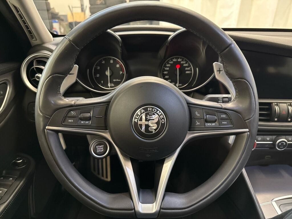 Alfa Romeo Giulia 2018 Musta