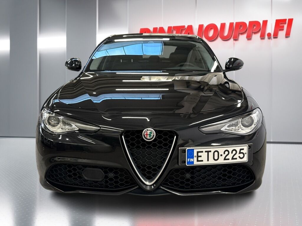 Alfa Romeo Giulia 2018 Musta