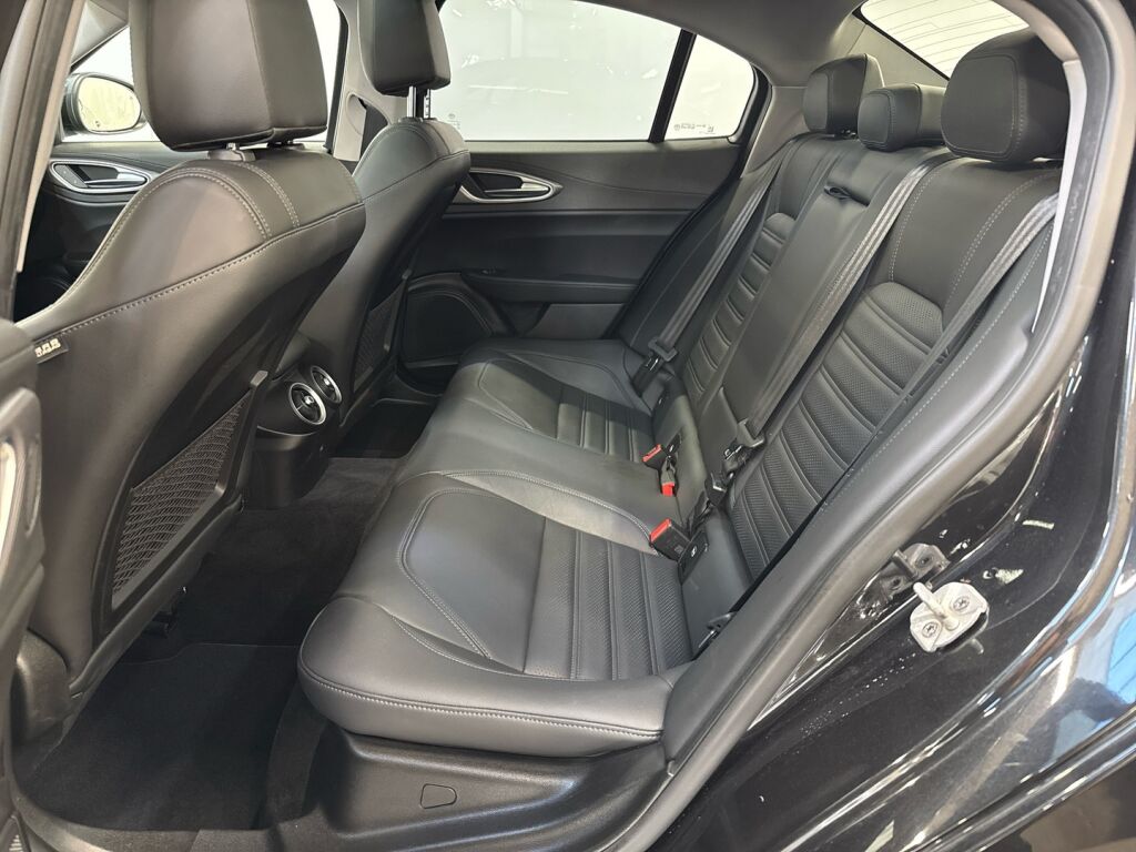 Alfa Romeo Giulia 2018 Musta