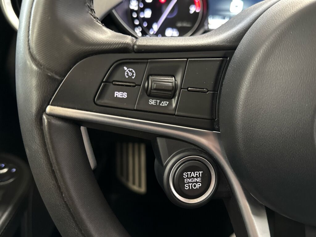 Alfa Romeo Giulia 2018 Musta