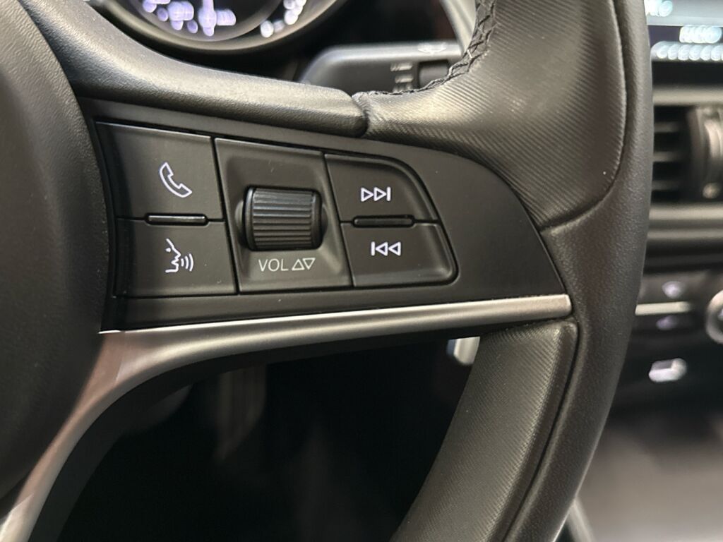 Alfa Romeo Giulia 2018 Musta