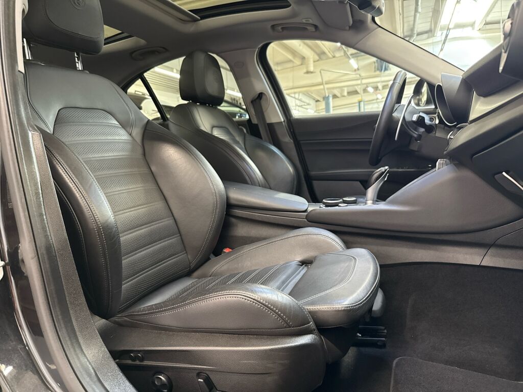 Alfa Romeo Giulia 2018 Musta