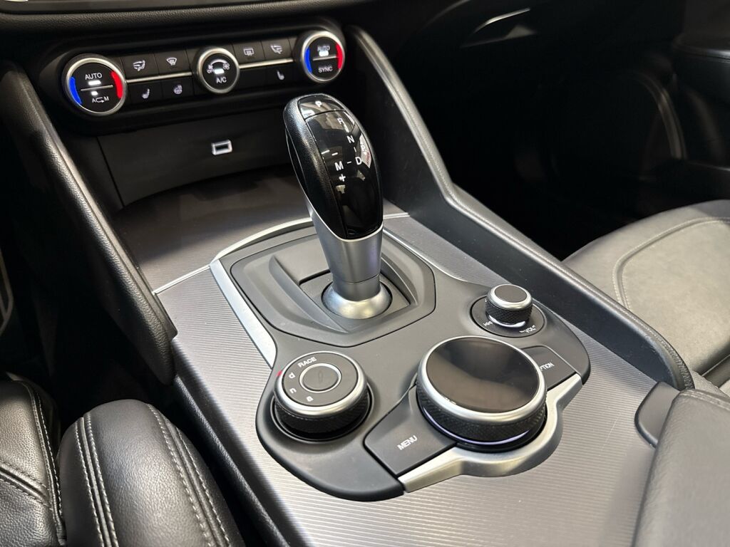 Alfa Romeo Giulia 2018 Musta