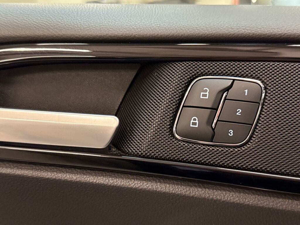 Ford Mondeo 2021 Sininen