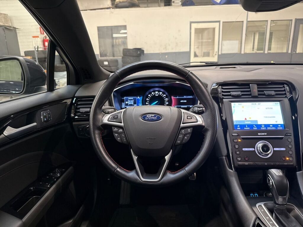 Ford Mondeo 2021 Sininen