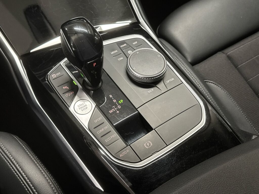 BMW 318 2021 Valkoinen