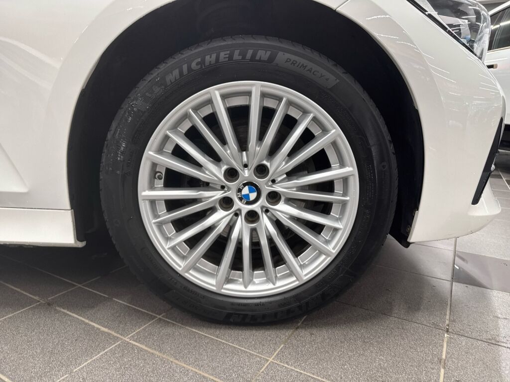 BMW 318 2021 Valkoinen