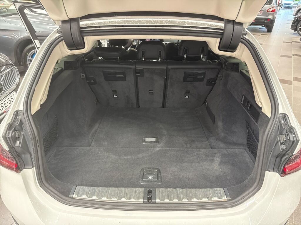 BMW 318 2021 Valkoinen