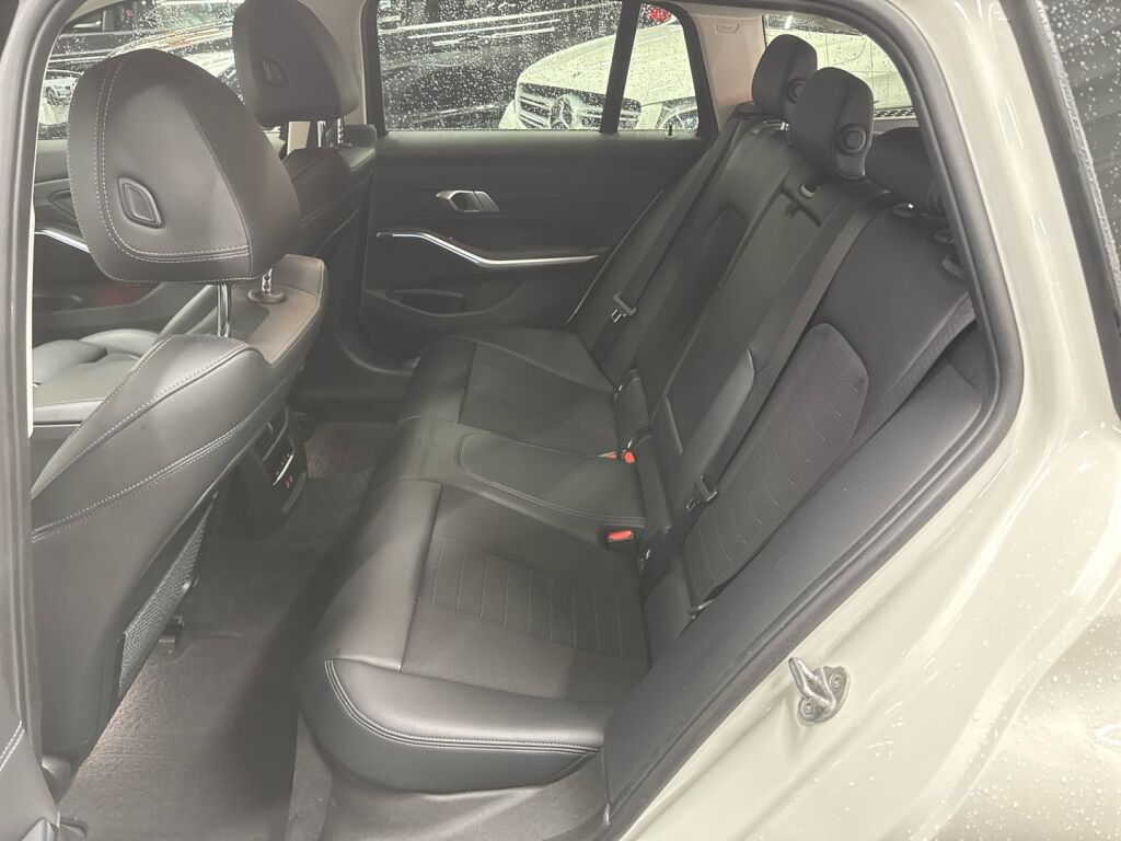 BMW 318 2021 Valkoinen