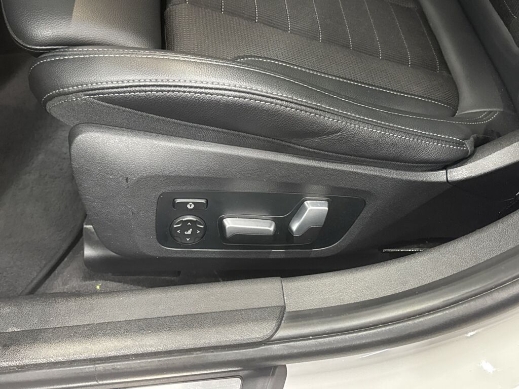 BMW 318 2021 Valkoinen