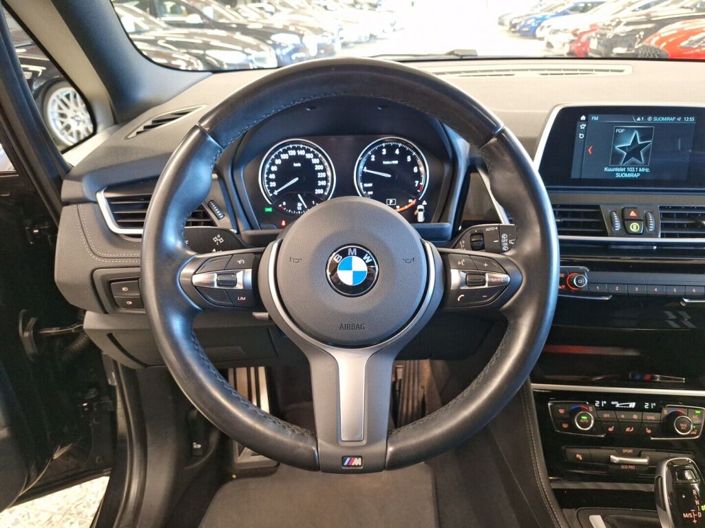 BMW 218 2021 Musta