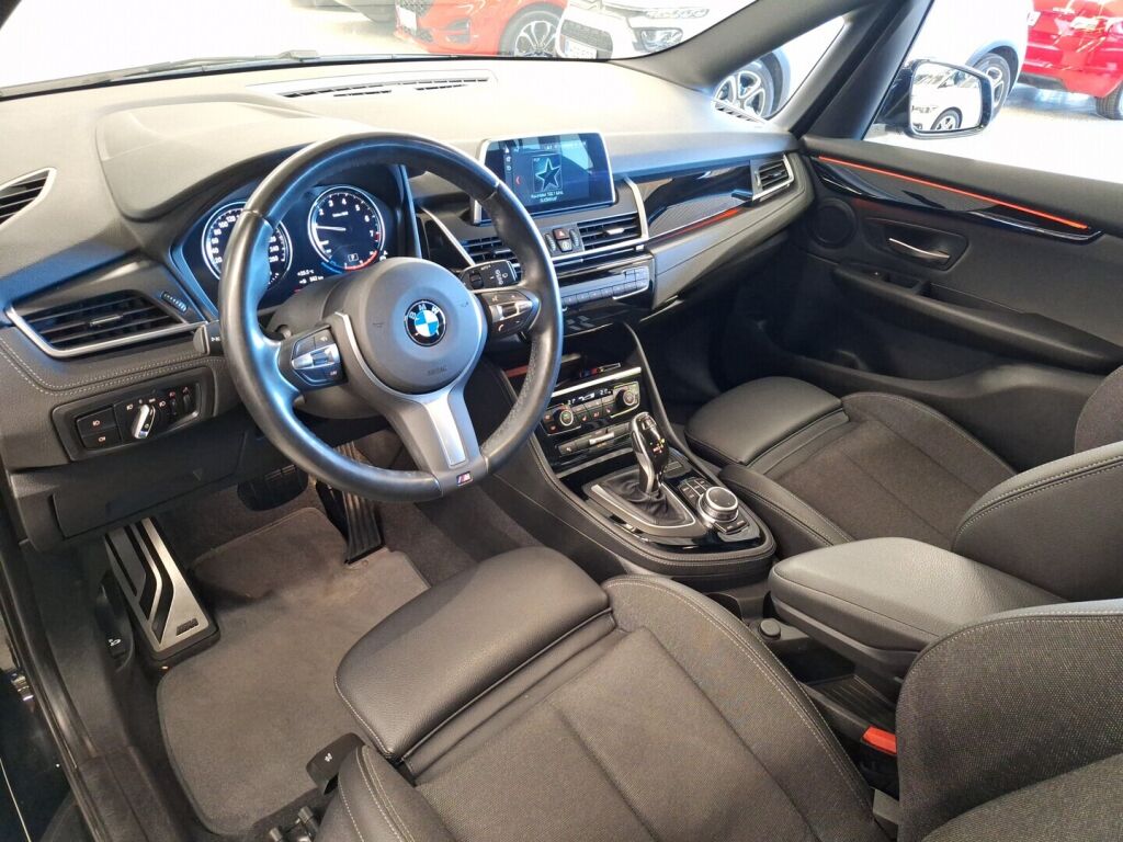 BMW 218 2021 Musta