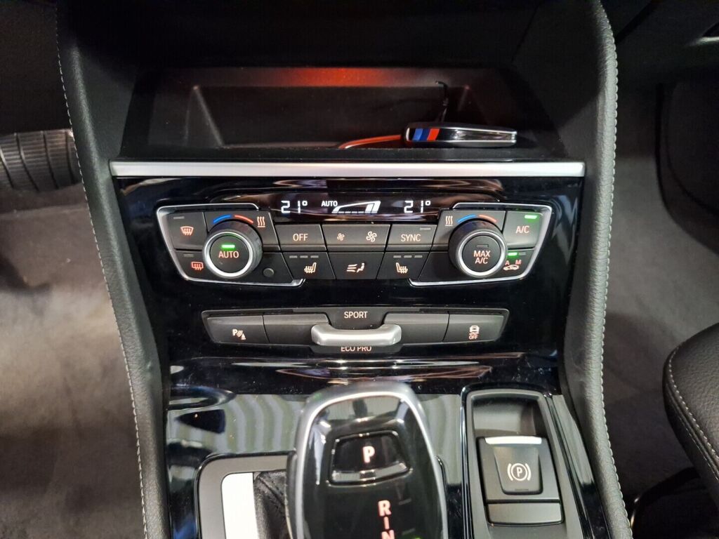 BMW 218 2021 Musta