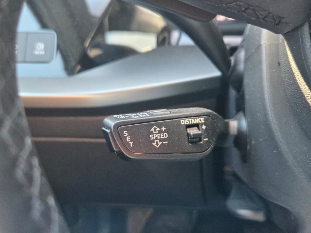 Audi A3 2022 Sininen