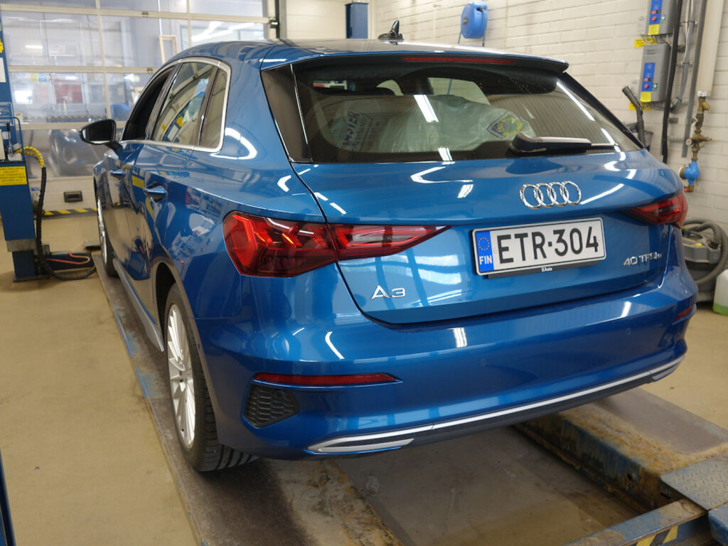 Audi A3 2022 Sininen